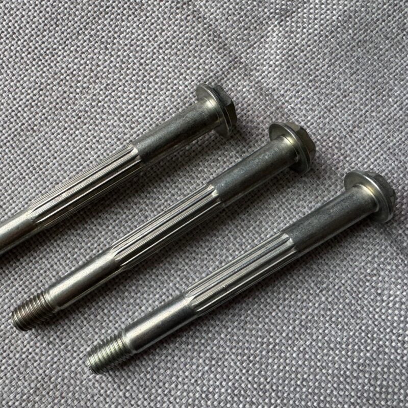 Bolt straightening machine