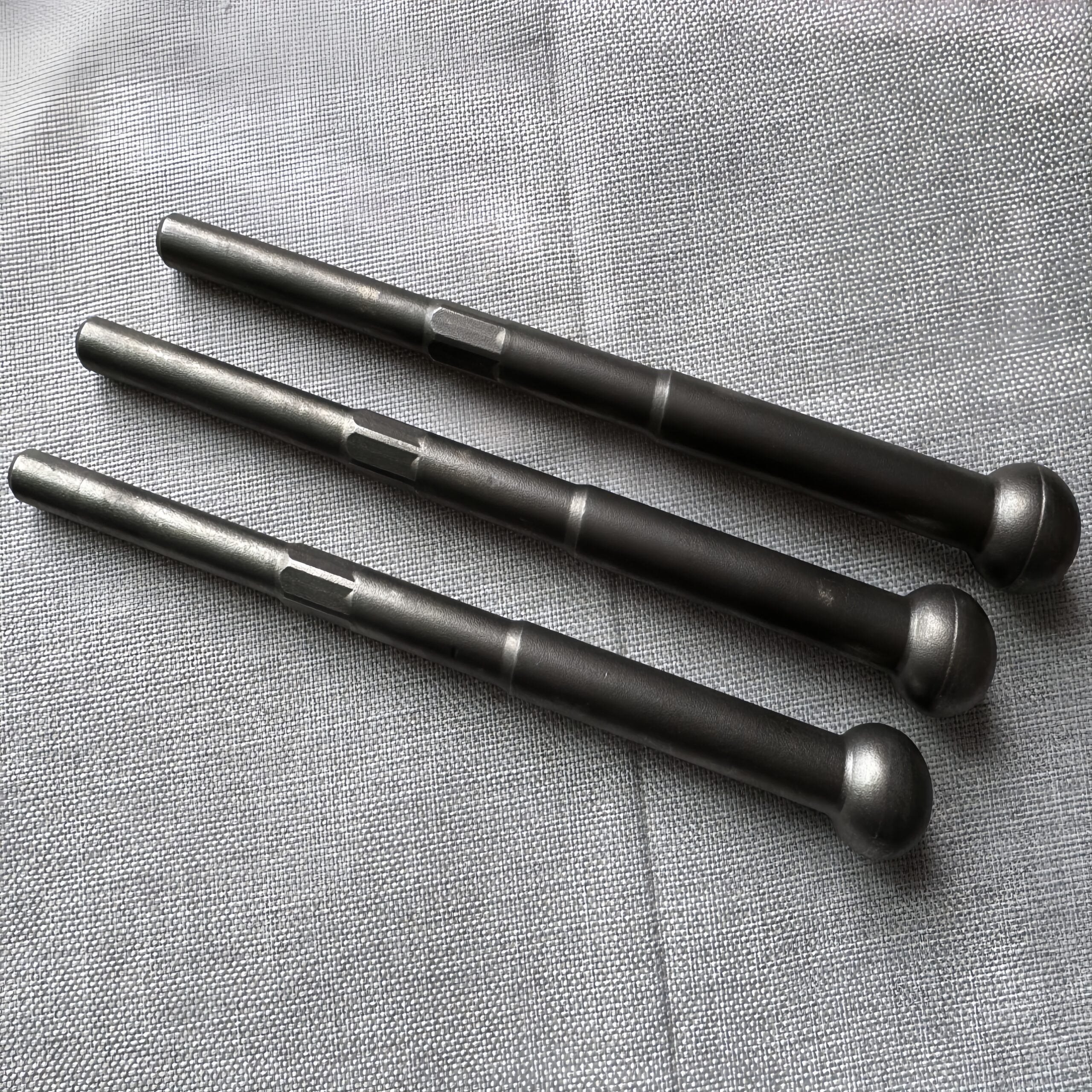 Ball head rod straightening machine