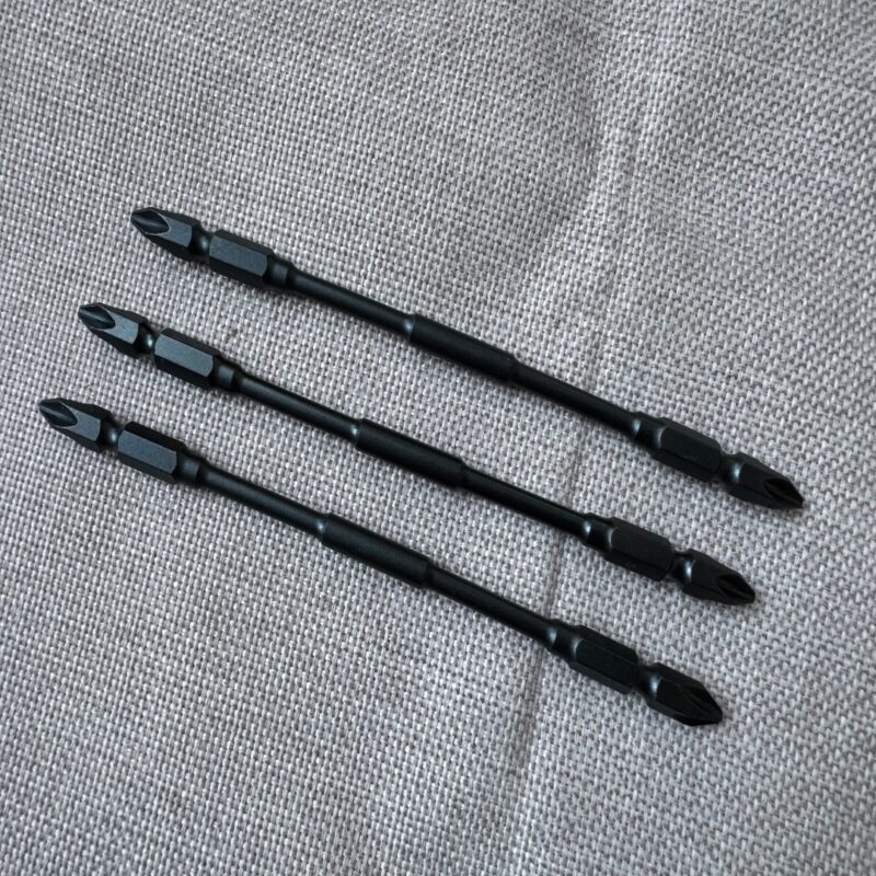 Screwdriver straightening machine